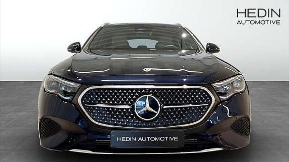 Mercedes-Benz E220 4 of 12