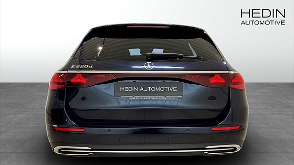 Mercedes-Benz E220 5 of 12
