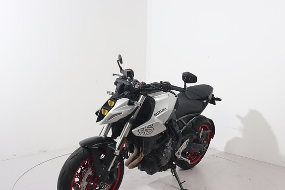 Suzuki GSX-8S 4 of 7
