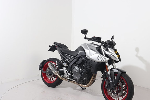 Suzuki GSX-8S 2 of 7