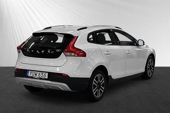 Volvo V40 Cross Country 3 of 6