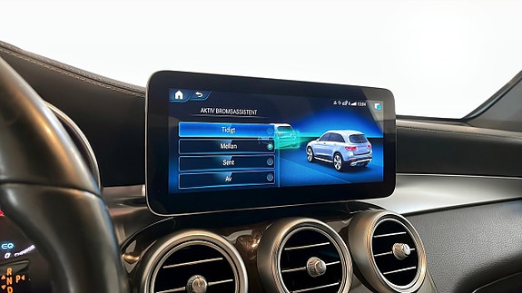 Mercedes-Benz GLC300 de 16 of 26