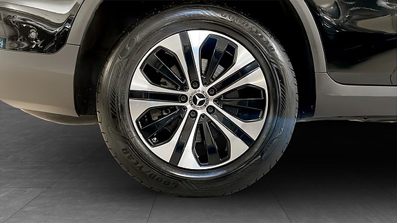 Mercedes-Benz GLC300 de 9 of 26