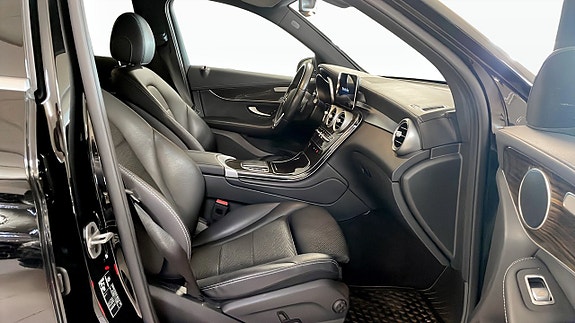 Mercedes-Benz GLC300 de 3 of 26