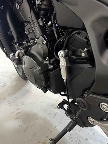 Honda CB750 Hornet *quickshifter* 6 of 8