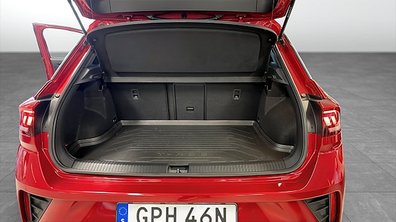Volkswagen T-Roc 12 of 12