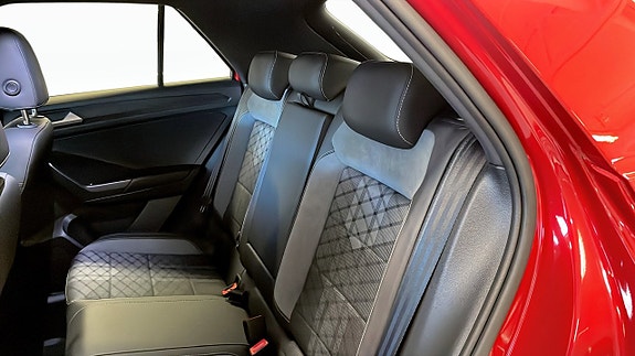 Volkswagen T-Roc 11 of 12