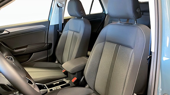 Volkswagen T-Roc 8 of 12