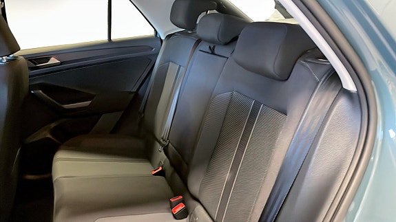 Volkswagen T-Roc 11 of 12