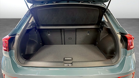 Volkswagen T-Roc 12 of 12