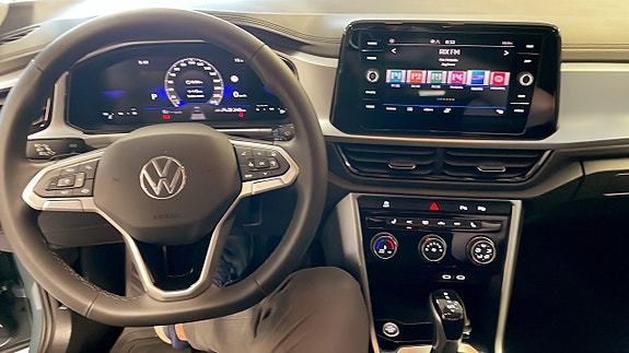Volkswagen T-Roc 10 of 12