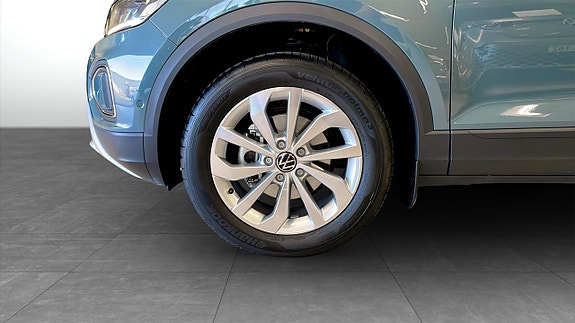 Volkswagen T-Roc 6 of 12