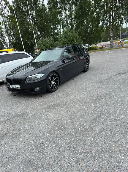 BMW 525d 2 of 5