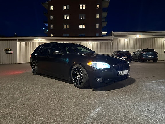 BMW 525d 3 of 5
