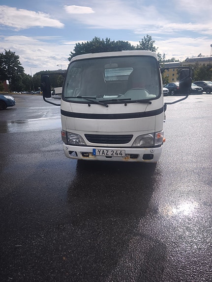 Toyota Dyna 2 of 5