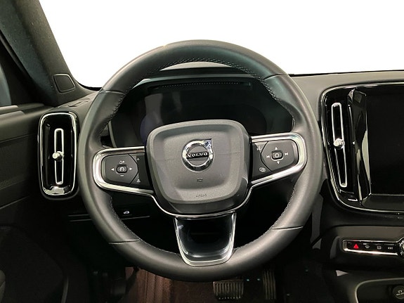 Volvo XC40 11 of 16