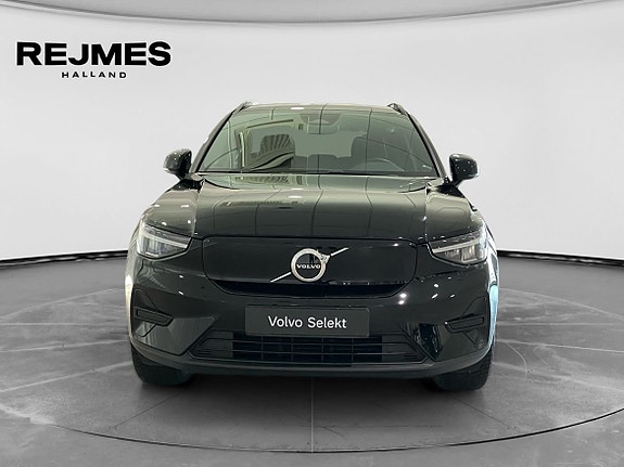 Volvo XC40 9 of 16