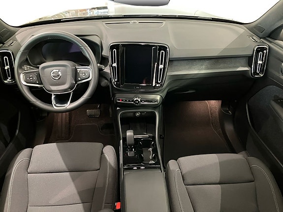 Volvo XC40 6 of 16
