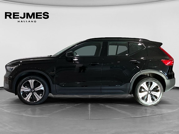 Volvo XC40 3 of 16