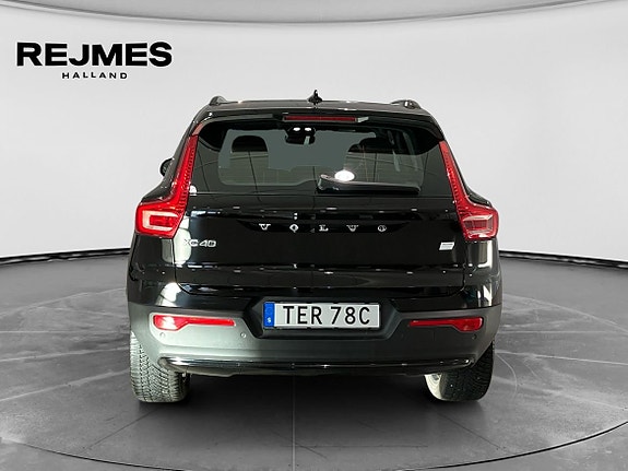 Volvo XC40 8 of 16