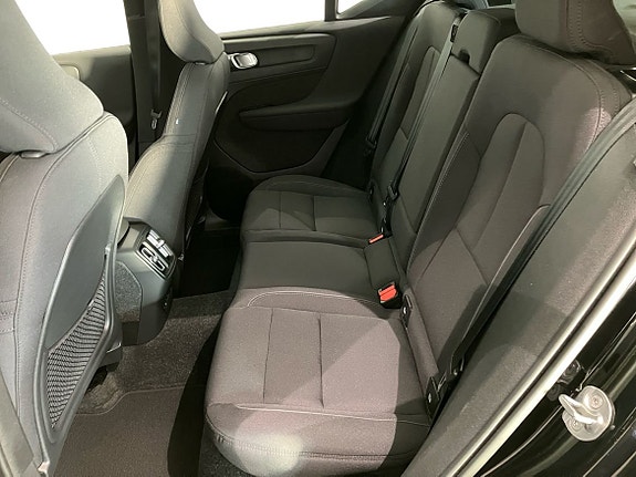 Volvo XC40 7 of 16