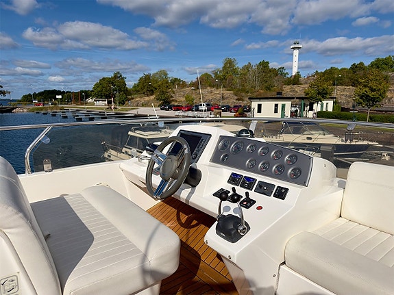 Sealine F42/5 11 of 28