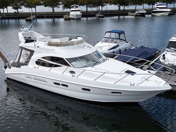 Sealine F42/5 2 of 28
