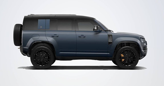 Land Rover Defender 110 3 of 6