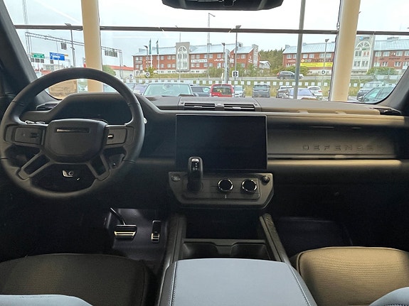 Land Rover Defender 110 7 of 7