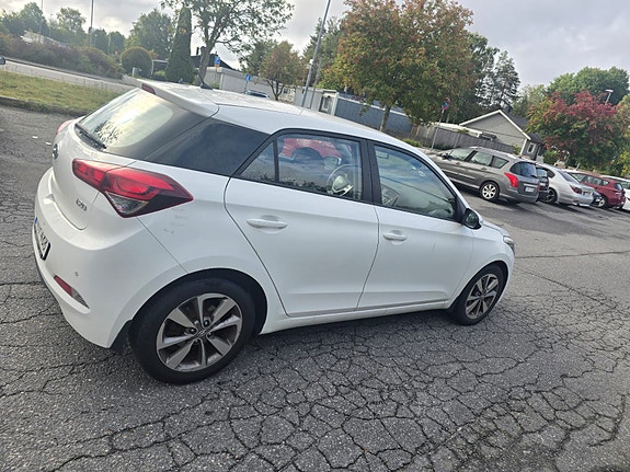 Hyundai i20 4 of 6