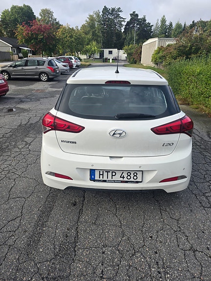 Hyundai i20 2 of 6