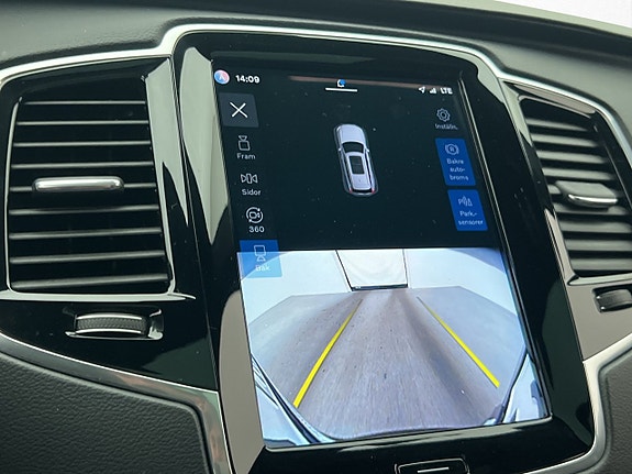 Volvo XC90 18 of 30