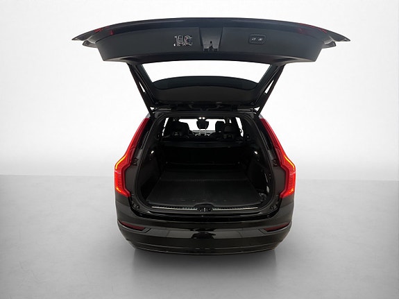 Volvo XC90 8 of 30