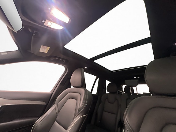 Volvo XC90 10 of 30