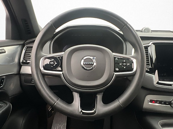 Volvo XC90 15 of 30