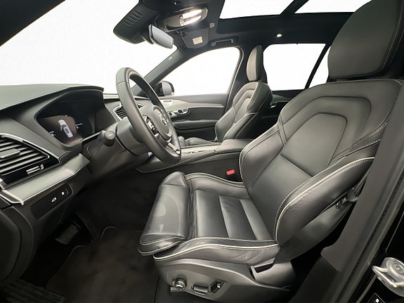 Volvo XC90 13 of 30