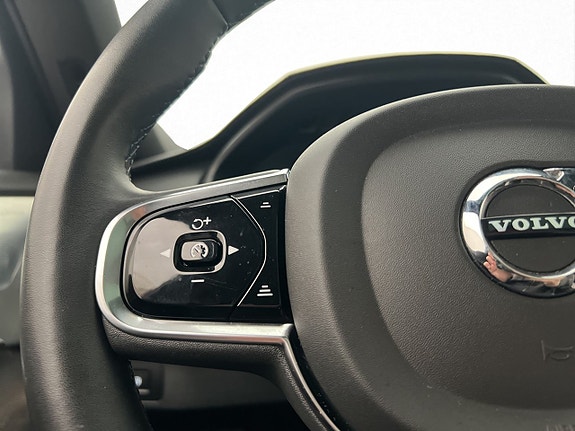 Volvo XC90 30 of 30