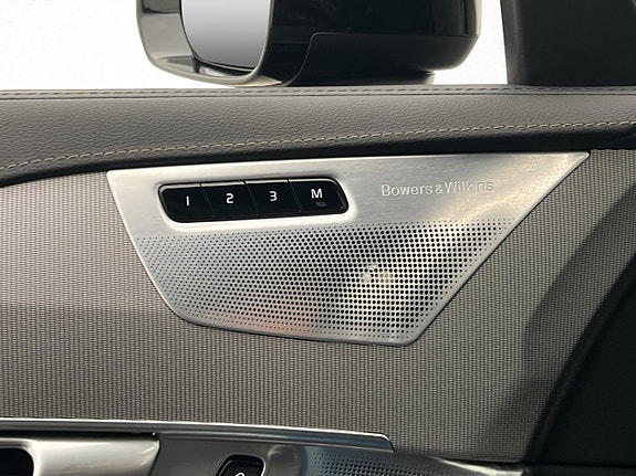 Volvo XC90 11 of 30