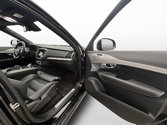 Volvo XC90 25 of 30