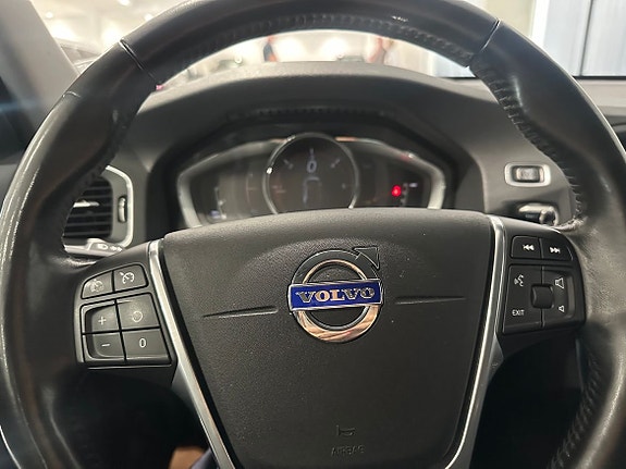 Volvo V60 Cross Country 10 of 13