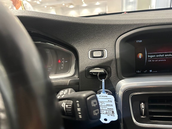 Volvo V60 Cross Country 13 of 13