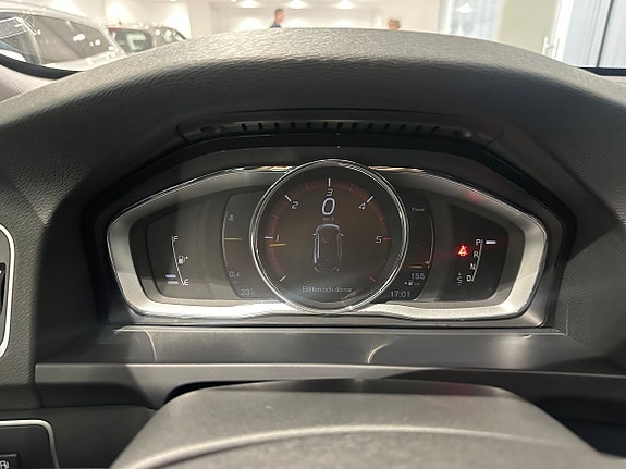 Volvo V60 Cross Country 9 of 13