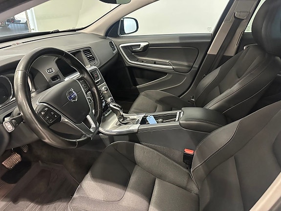 Volvo V60 Cross Country 8 of 13