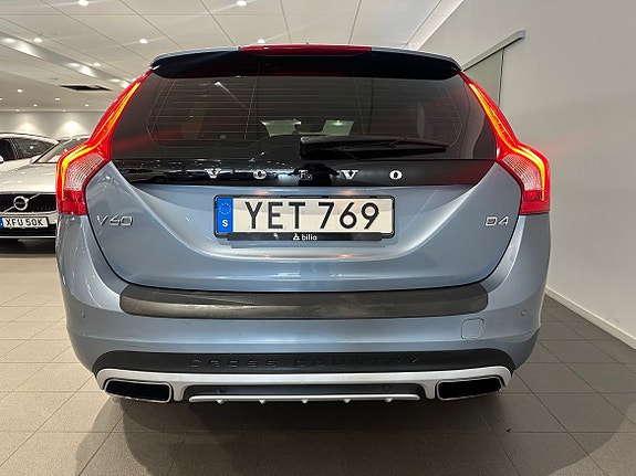Volvo V60 Cross Country 5 of 13