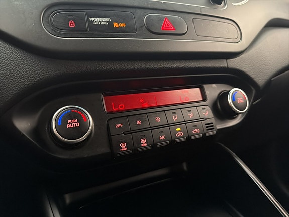 Kia Carens 16 of 23