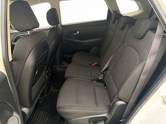 Kia Carens 10 of 23