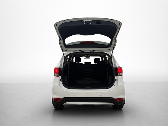 Kia Carens 8 of 23