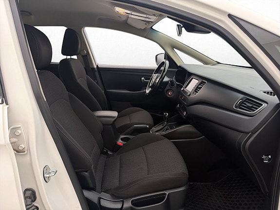 Kia Carens 9 of 23