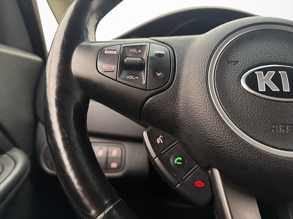 Kia Carens 19 of 23