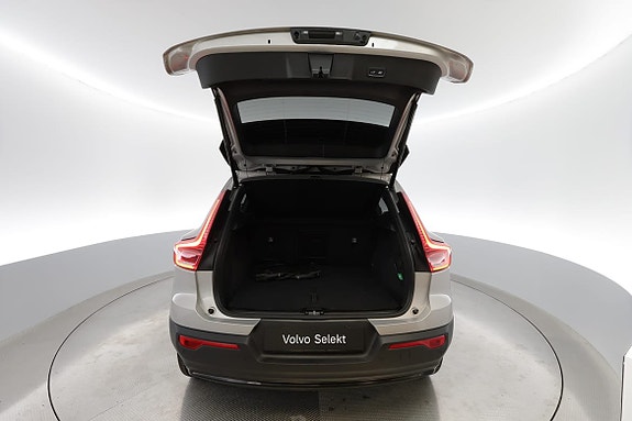 Volvo XC40 16 of 17